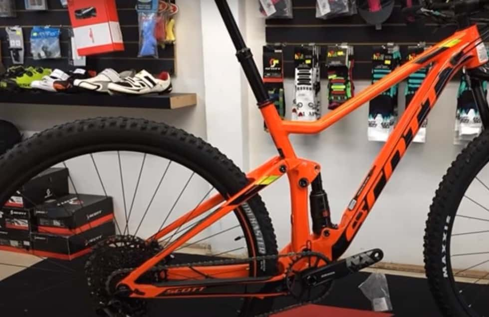 Guía Definitiva: ¿Es mejor lubricar la cadena con Aceite o Cera? 1 image