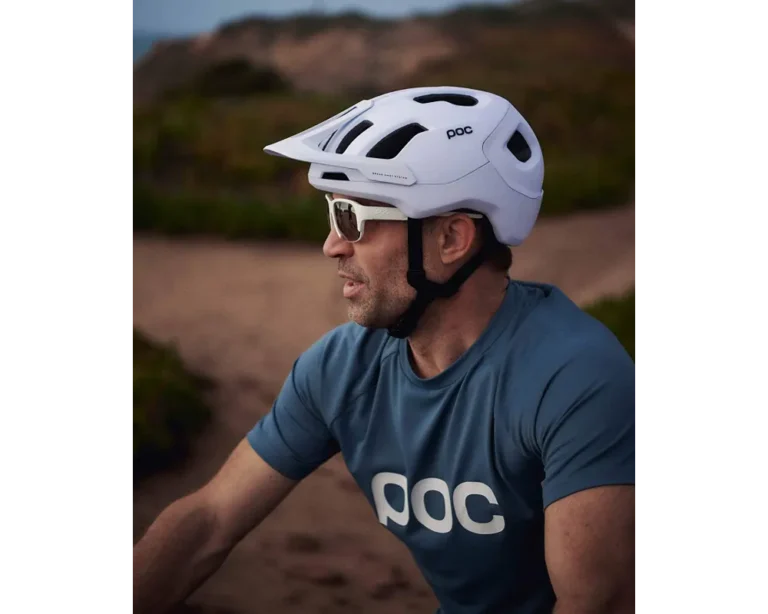 Casco POC Axion SPIN: ¡Descubre la nueva tecnología SPIN!