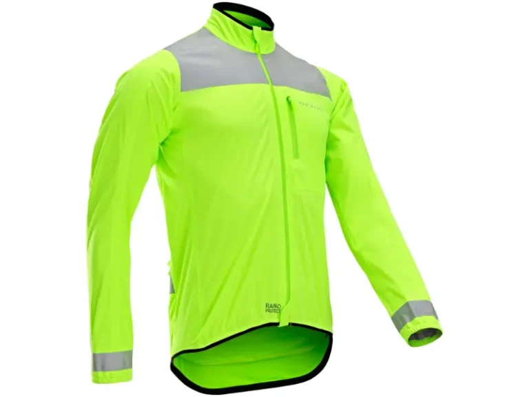Van Rysel RC500, una chaqueta impermeable y cortavientos que ofrece visibilidad 360º de día y de noche