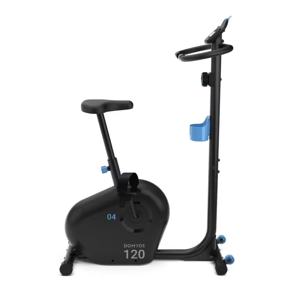 Bicicleta Estática Domyos BIKE 120: La Mejor Opción para Entrenarte en Casa Bicicleta estatica Domyos BIKE 120 en uso para entrenamiento en casa
