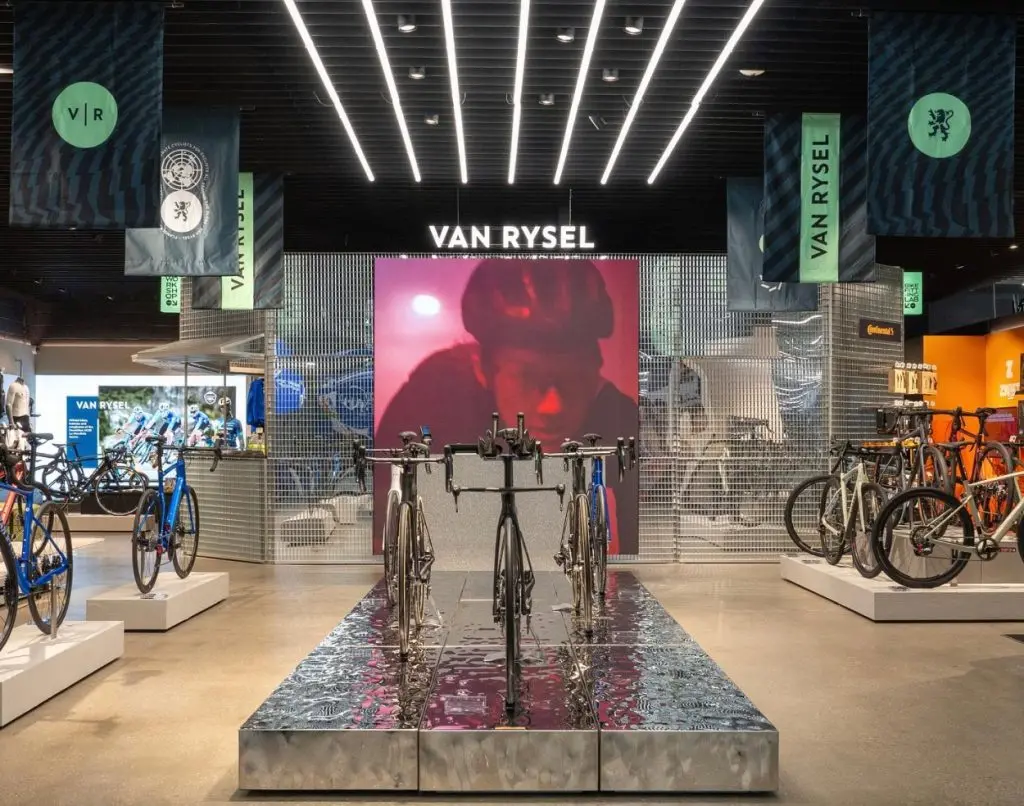 Van Rysel abre su primera tienda y da un gran paso en su camino para convertirse en una de las mejores marcas de bicicletas del mundo 12 Van Rysel abre su primera tienda propia