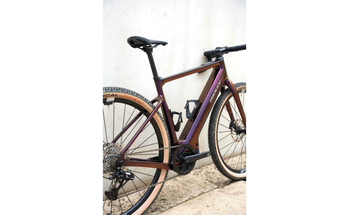 Cuadro de carbono preparado para la aventura