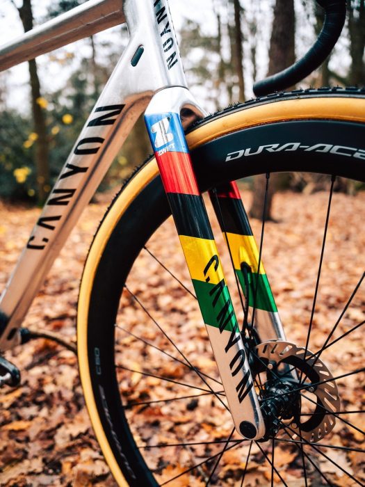 La Máquina del Campeón: Así es la Espectacular Canyon Inflite de Mathieu van der Poel para su Debut Triunfal 6 Canyon Inflite de Mathieu van der Poel 3