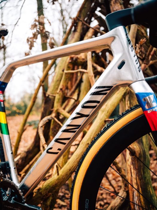 La Máquina del Campeón: Así es la Espectacular Canyon Inflite de Mathieu van der Poel para su Debut Triunfal 5 Canyon Inflite de Mathieu van der Poel 5
