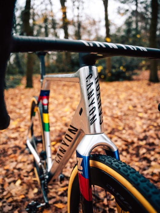 La Máquina del Campeón: Así es la Espectacular Canyon Inflite de Mathieu van der Poel para su Debut Triunfal 2 Canyon Inflite de Mathieu van der Poel