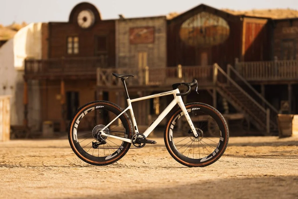 Megamo West 2026: renovación de la bicicleta gravel más versátil de la marca 3 Disenada en Girona y puesta a prueba en terrenos