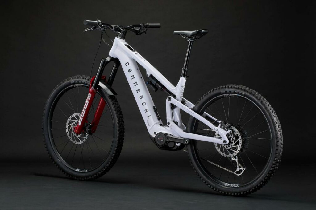 La bicicleta eléctrica de montaña más radical ahora tiene versión asequible 2 La Commencal Meta Power SX 800 tiene unas suspensiones de 180 mm de recorrrido Foto COMMENCAL