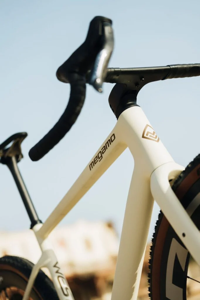 Megamo West 2026: renovación de la bicicleta gravel más versátil de la marca 1 Nuevo cuadro de carbono West con geometria optimizada