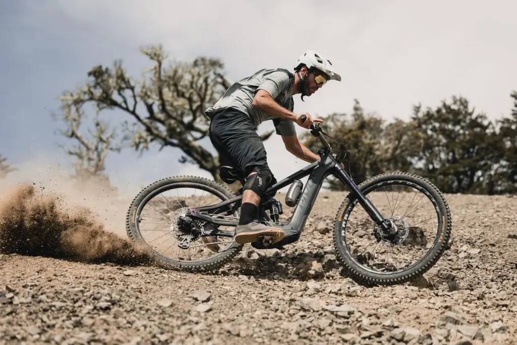 Pivot Shuttle LT 2026: Análisis Técnico de la Nueva e-MTB de Enduro Radical 1 Pivot Shuttle LT