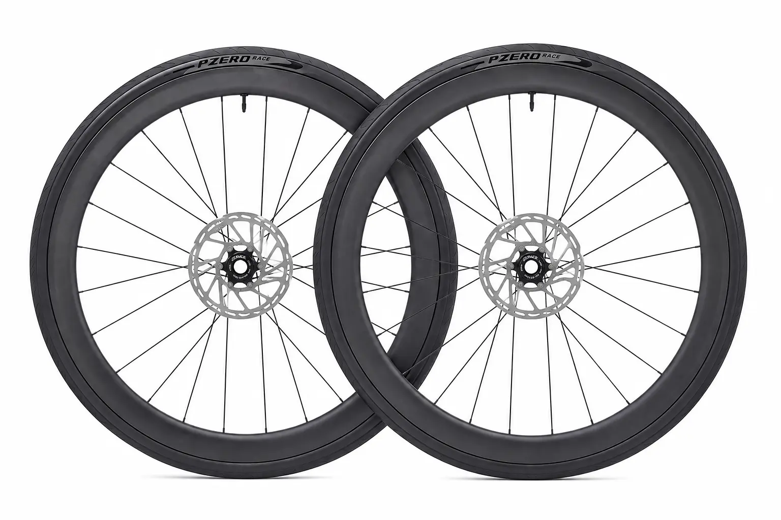 Ruedas BIKEPA con discos Centerlock y neumáticos Pirelli montados