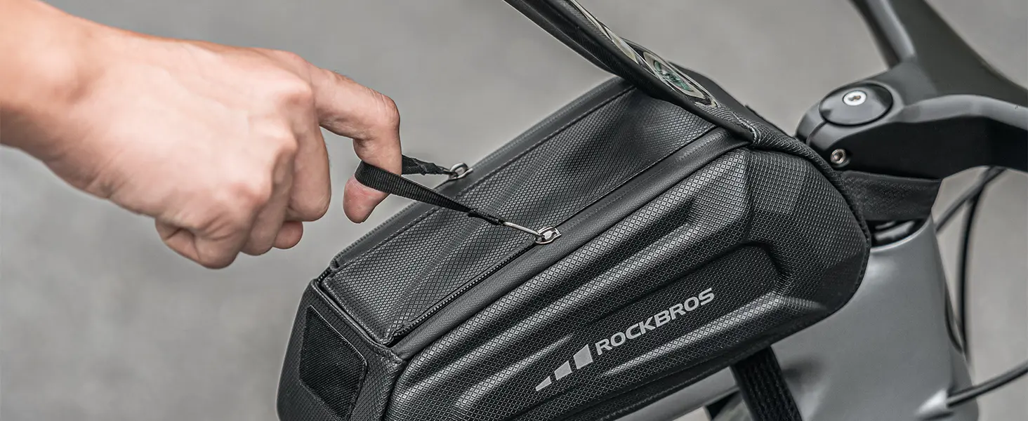 Detalle de la cremallera suave de la bolsa impermeable ROCKBROS para cuadro de bicicleta