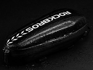 Superficie exterior de la bolsa ROCKBROS mostrando el recubrimiento de PU repelente al agua
