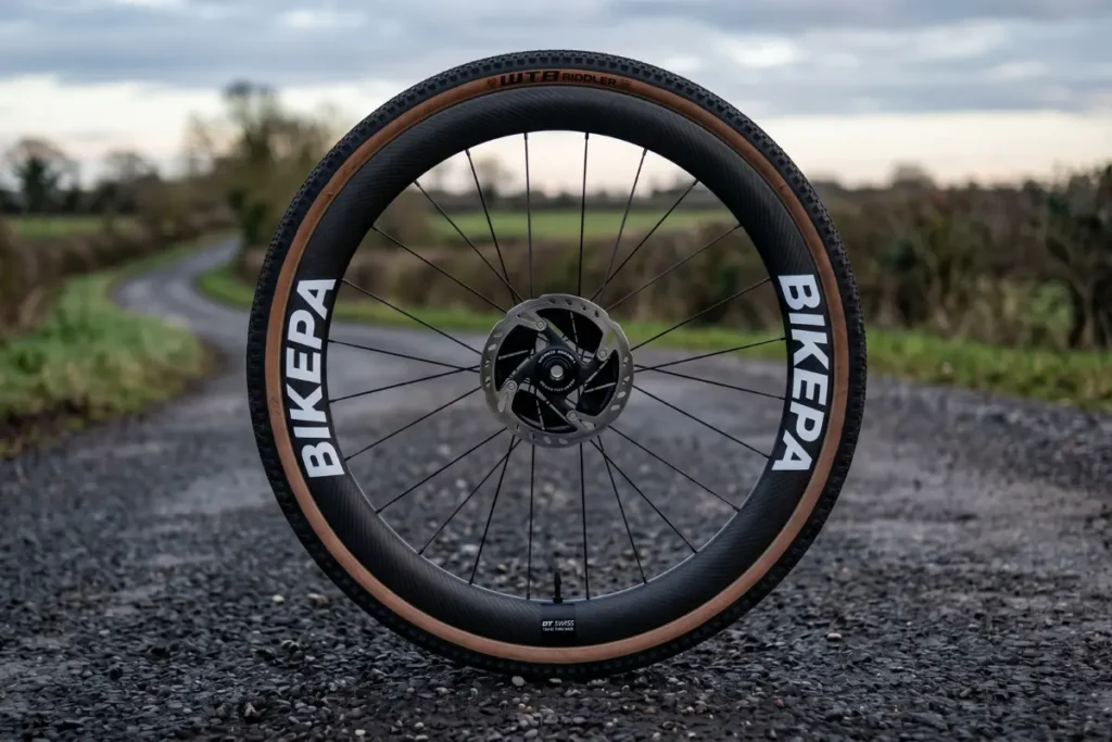 Rueda de carbono con freno de disco para carretera y gravel