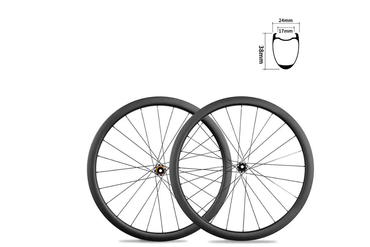 Detalle de llanta de carbono 38mm tubeless ready con freno de disco para gravel y carretera
