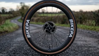Rueda de carbono con freno de disco para carretera y gravel